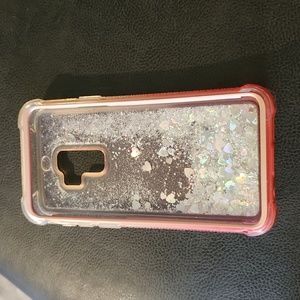 Moving glitter phone case